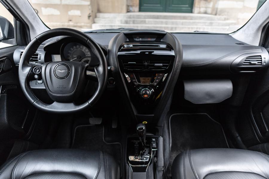 Торпедо Aston Martin Cygnet Launch Edition Black 2011 года  (фото 29 из 32)